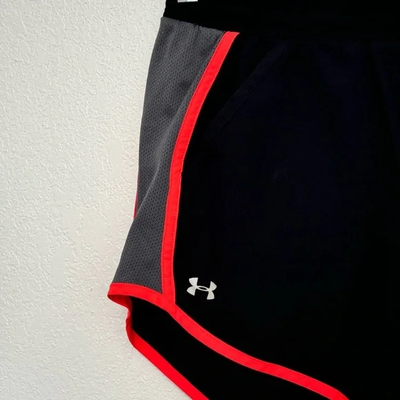 Under Armour Women's Running Shorts M - Picture 2 of 5